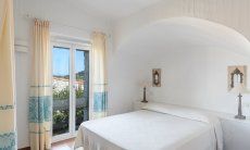 Li Conchi 24 | Bath with shower 11 2018 New Picture