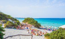 Organized games for children on the beach Maria Pia, Alghero