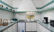 Villa Pola | Kitchen countrystile with gasstove, dishwasher, electrical appliances and microwave Kitchen countrystile with gasstove, dishwasher, electrical appliances and microwave