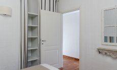 Li Conchi 30 | Entrance door to bedroom 2 with wall closet Presentation of Li Conchi 30