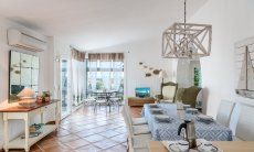 Li Conchi 30 | Living room with entrance and air conditioning, divided into dining area and relax area Presentation of Li Conchi 30
