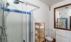 Casa Su Faru 2 | Shower in the bath which was rennovated in 2019 Shower in the bath of Su Faru 2 Pula