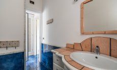 Apartment Orri 3 | Bathroom from bedroom 5 on the first floor App. Orri 3 Tortoli Eastcoast Sardinia