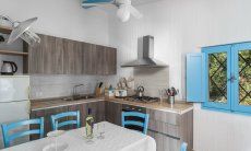 Casa 17 | Fully equipped kitchen with dining table Casa 17, Sant Elmo, South Sardinia