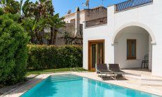 Villa del Campo | Practical staircaise in the private pool Villa del Campo, Is Molas, Pula