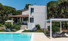 Villa Pola | Sun loungers for relaxing in the shade or in the sun Villa Pola, Santa Margherita di Pula
