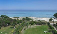 Villetta Fabio | The garden (left) ends right on the beach Right on the beach