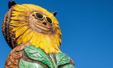 Villetta 3 | View to the sky with sunglasses Owl statue Villetta 3 Costa Rei