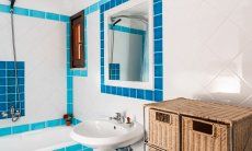 Villa Maestrale | Bathroom with bathtub New picture