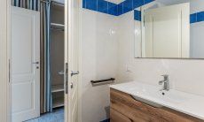 Li Conchi 44 | Bathroom 3 with shower New Picture 2024