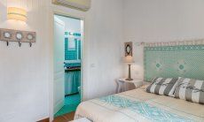 Li Conchi 44 | Master bedroom with ensuite bathroom New Picture 2025