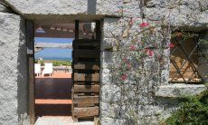 Entrance in granite to the holiday home Casa 20, Sant Elmo