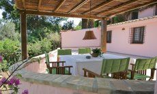 Villa Fiori 4 | Round, roofed dining area on the terrace bathroom
