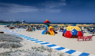 Playground Tamatete | Lido of Tamatete with childrens' playground Children's playground on the lido of Tamatete on the beach of Cala Sinzias